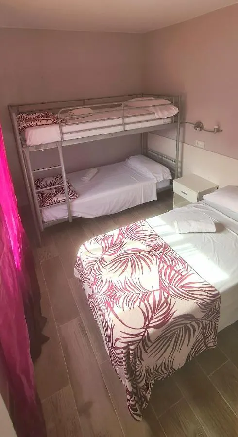 Hostal La Cabana Salou 2*,