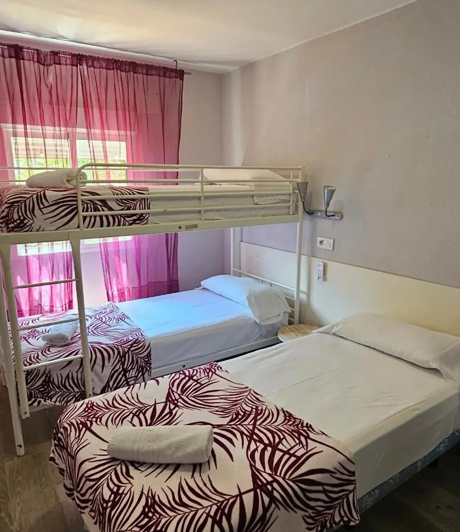 Guest house Hostal La Cabana Salou